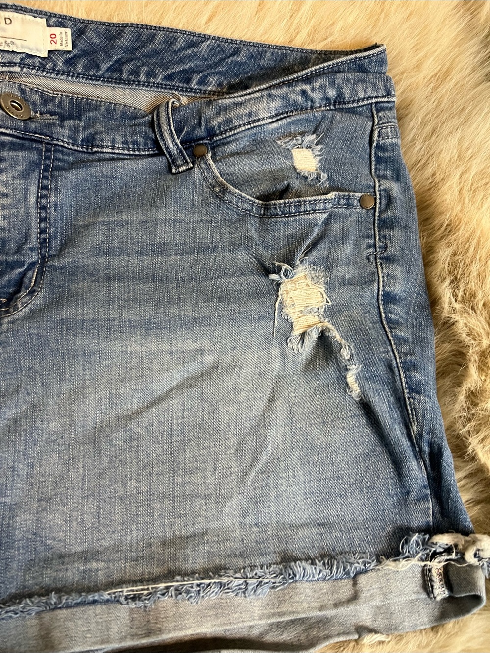torrid Light Wash Denim Shorts - Picture 3 of 5